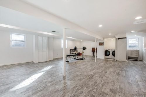 14 Sammis Ln, White Plains NY  10605-4631 exterior