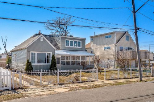68-11 Bayfield Ave, Far Rockaway, NY 11692-1305