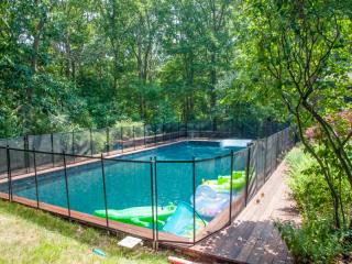 27 Woodthrush Ln, Watermill NY  11976-2027 exterior