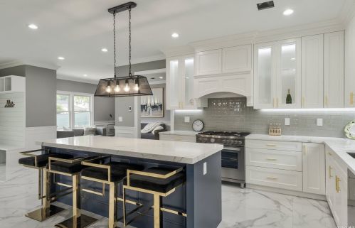 15 Mead Ln, Westbury NY  11590-6303 exterior