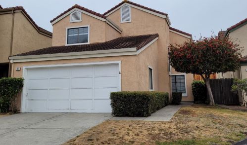 142 Seal Ct, Marina, CA 93933-2234