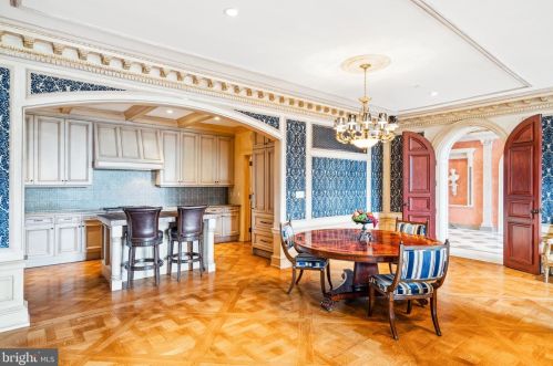 421 Chestnut St, Philadelphia PA  19106-2425 exterior