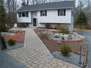 7 Sapia Dr, Niantic, CT 06357-1712