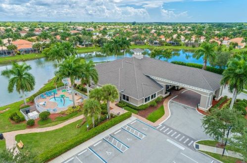 14487 Manchester Dr, Naples FL  34114-8630 exterior