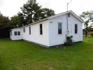 3741 Wright Dr, Farmville, NC 27828-1941