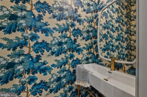 236 11th St, Washington DC  20002-6218 exterior