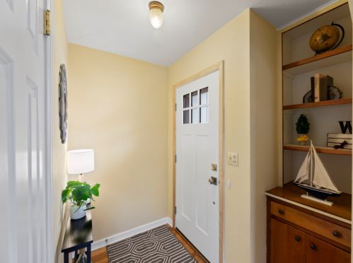 660 Sherman Ave, Oconomowoc, WI 53066-2902