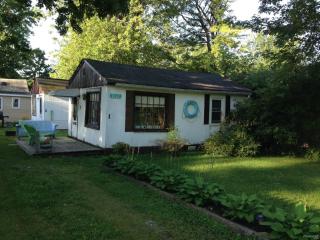 5732 Lake Rd, Geneva On The Lake, OH 44041-9485