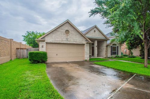 1203 Crystal Lake Cir, Pearland, TX 77584-2564