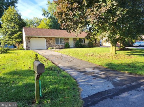 2440 Willow Glen Dr, Lancaster, PA 17602-1438