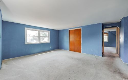 105 Renison Dr, Westbury NY  11590-1036 exterior