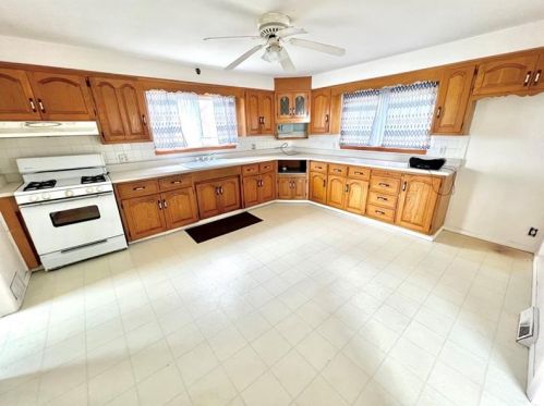 765 Harrison St, New Castle, PA 16101-4859