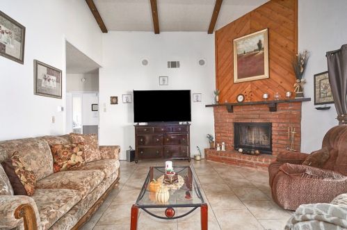 12542 Spring Valley Pkwy, Victorville CA  92395 exterior