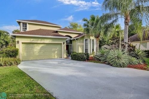 2253 Soundings Ct, West Palm Beach, FL 33413-2048
