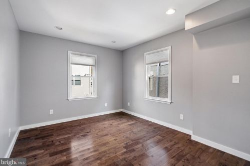 2037 Carpenter St, Philadelphia PA 19146-2418 exterior