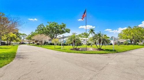 3276 38th Way, Saint Petersburg, FL 33711-3917