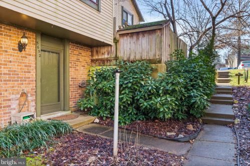 5652 Oak Tanager Ct, Springfield VA  22015-2206 exterior