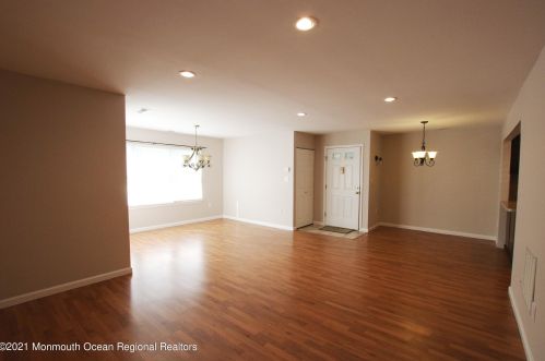 79 Cranberry Ct, Tinton Falls, NJ 07701-6722