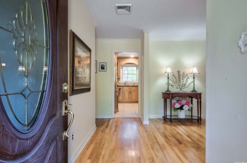 314 Dickinson Ave, Elwood, NY 11731-1025