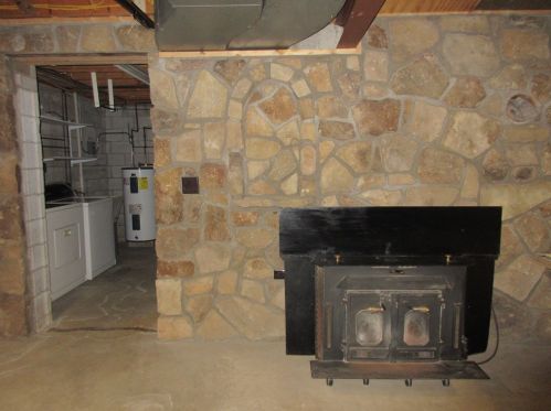 852 Youngstown Ridge Rd, Latrobe PA  15650-3708 exterior