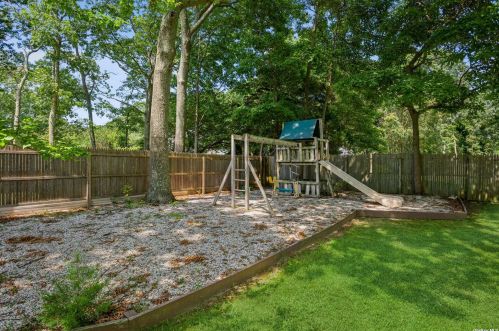 79 Somerset Ave, Manor Park NY  11950-4224 exterior