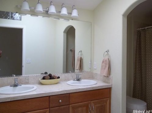 8675 Tennis Club Ct, Elk Grove CA  95624-3291 exterior