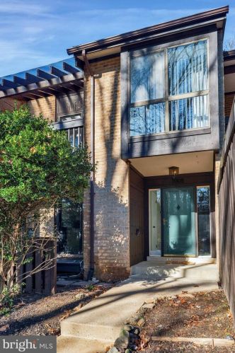 11308 Dockside Cir, Herndon, VA 20191-4003