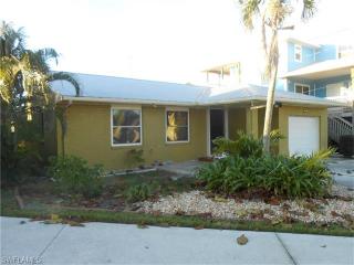 2610 3rd St, Cape Coral, FL 33993-9772
