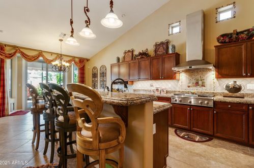 9105 Rocky Lake Dr, Chandler, AZ 85248-7321