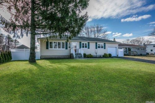 28 Lake Ave, Deer Park, NY 11729-4315