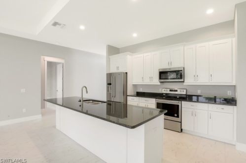 1636 2nd St, Cape Coral, FL 33993-0027