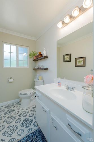 525 Oak Manor Dr, Ukiah CA  95482-5121 exterior