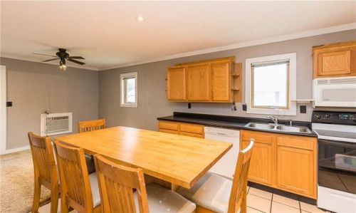 513 1st St, Melcher Dallas, IA 50163-7711