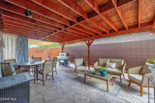 4376 Ish Dr, Simi Valley CA  93063-2945 exterior