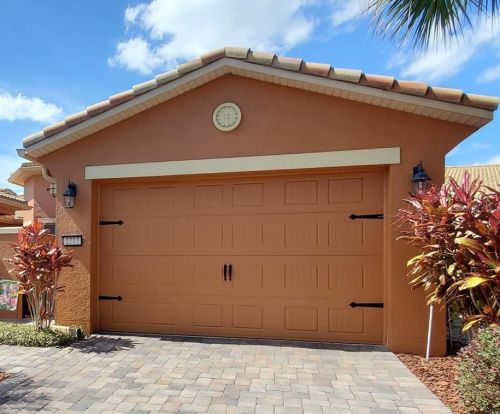 2777 Palm Tree Dr, Kissimmee, FL 34759-4078