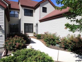 8804 Knoll Ct, Hales Corners, WI 53132-9795