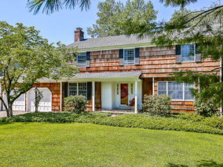 520 Hoyt St, Tokeneke, CT 06820-2014