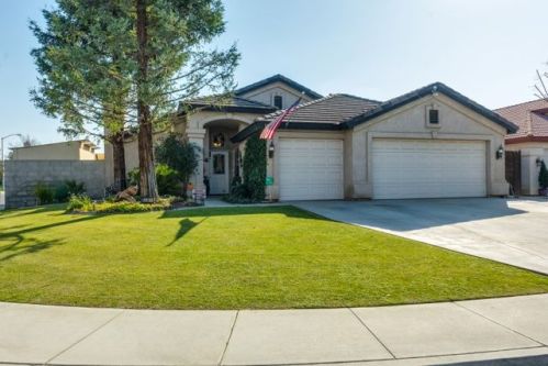 10301 Olympia Fields Dr, Bakersfield, CA 93312-2961