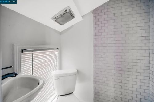 9003 B St, Oakland CA 94603-1435 exterior