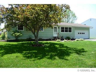 17 Lori Ln, Rochester, NY 14624-1408
