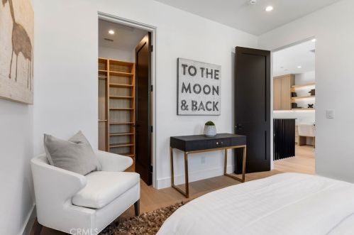 4955 Haskell Ave, Van Nuys CA  91436-1674 exterior