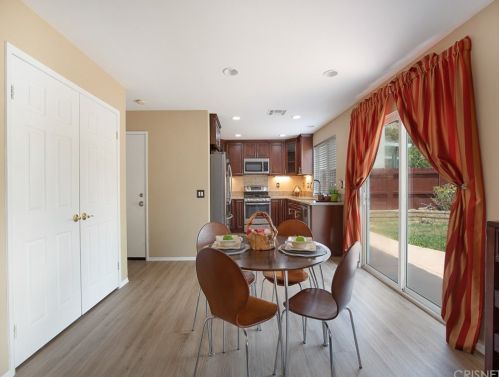 23810 Oak View Ln, Santa Clarita CA  91321-4661 exterior