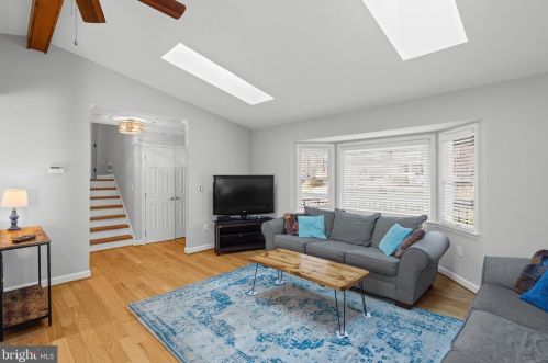 300 E St, Purcellville VA  20132-3317 exterior