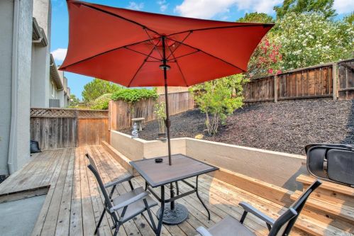 1718 Lindo St, Benicia CA  94510-2338 exterior