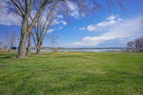 1146 Wisconsin Ave, Oconomowoc, WI 53066-2629