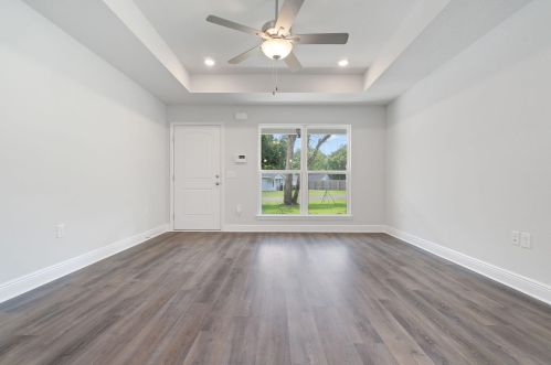 765 Oakwood Lakes Blvd, Defuniak Springs, FL 32433-7703