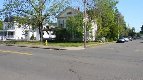 110 Main St, Plainville CT  06062-1943 exterior