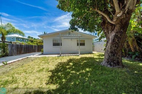 726 Lake Ave, Delray Beach FL  33483-5928 exterior