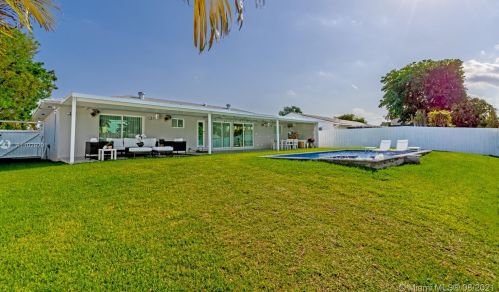 425 3rd Pl, Dania Beach FL  33004-2711 exterior