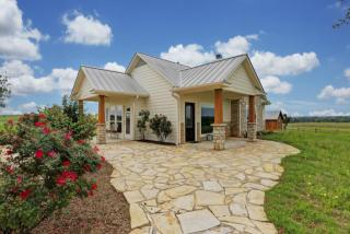 8101 Mayer Cemetery Rd, Burton, TX 77835-7109
